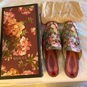 GUCCI shoes with horsebit Size 41 ( I wear a size 10 and these fit perfectly)